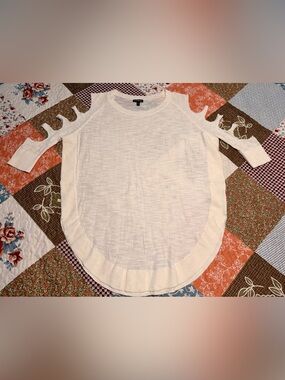 Express Ivory Cold Shoulder Lightweight Sweater Women’s Medium Knit Top